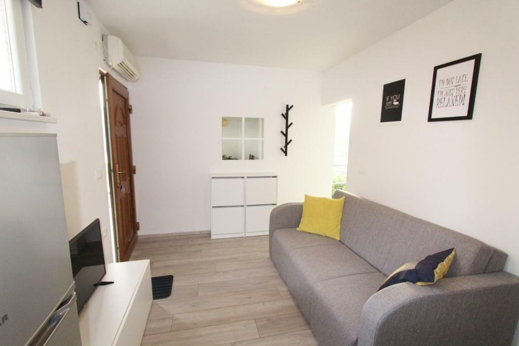 Apartment 1 *